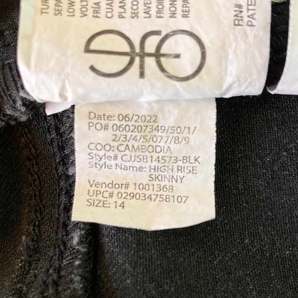 Women’s size 14 Jessica Simpson gently used black high rise stretch skinny jeans - Picture 7 of 9